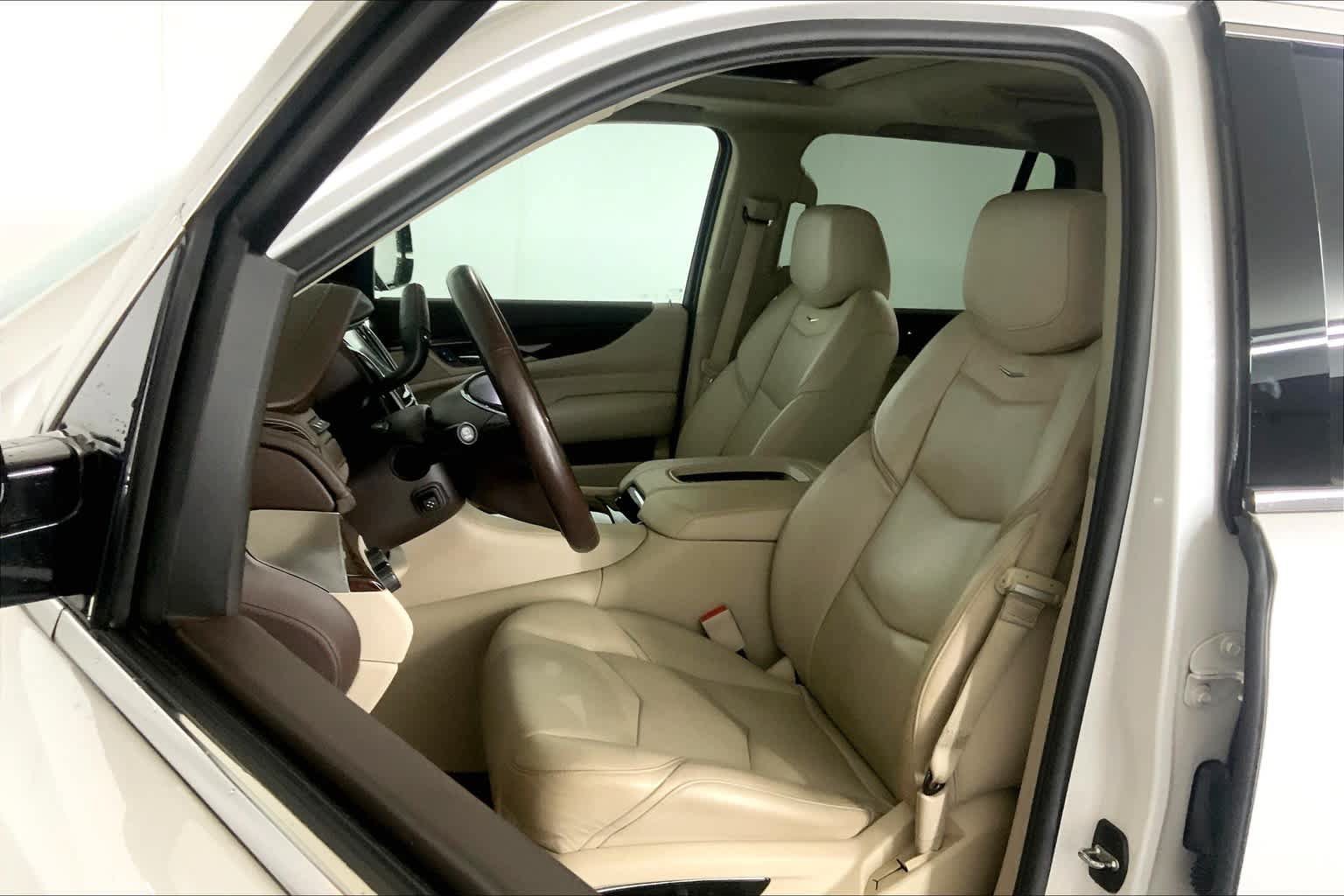 Used 2016 Cadillac Escalade Premium AWD/4WD image 9