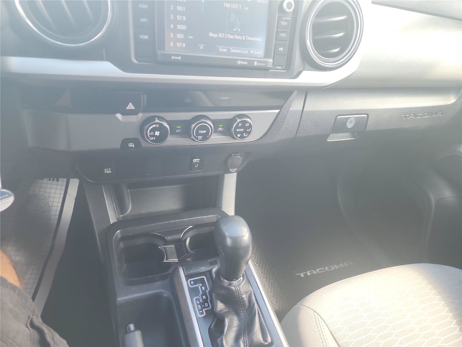 Used 2017 Toyota Tacoma SR5 w/ SR5 Appearance Package (SM) RWD image 35