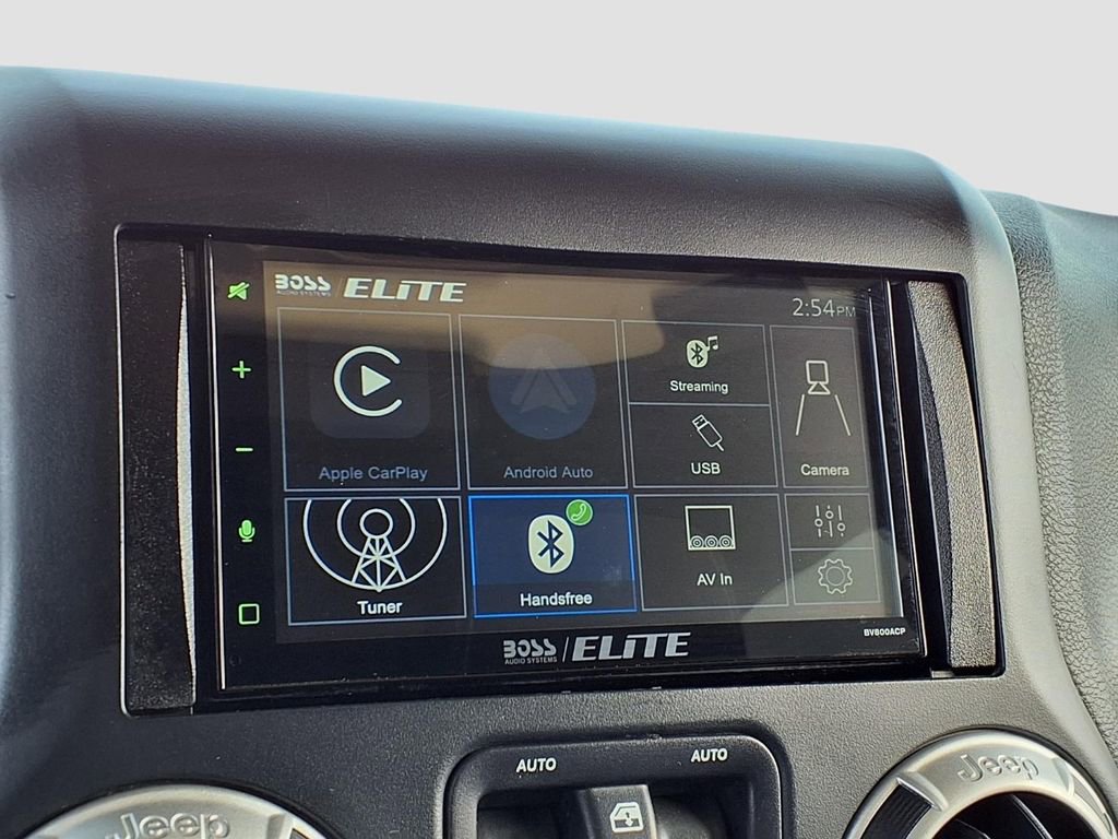 Used 2016 Jeep Wrangler Unlimited Sahara w/ Max Tow Package image 9