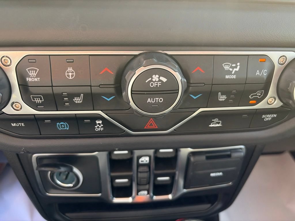 Used 2025 Jeep Wrangler Unlimited Sahara AWD/4WD image 34
