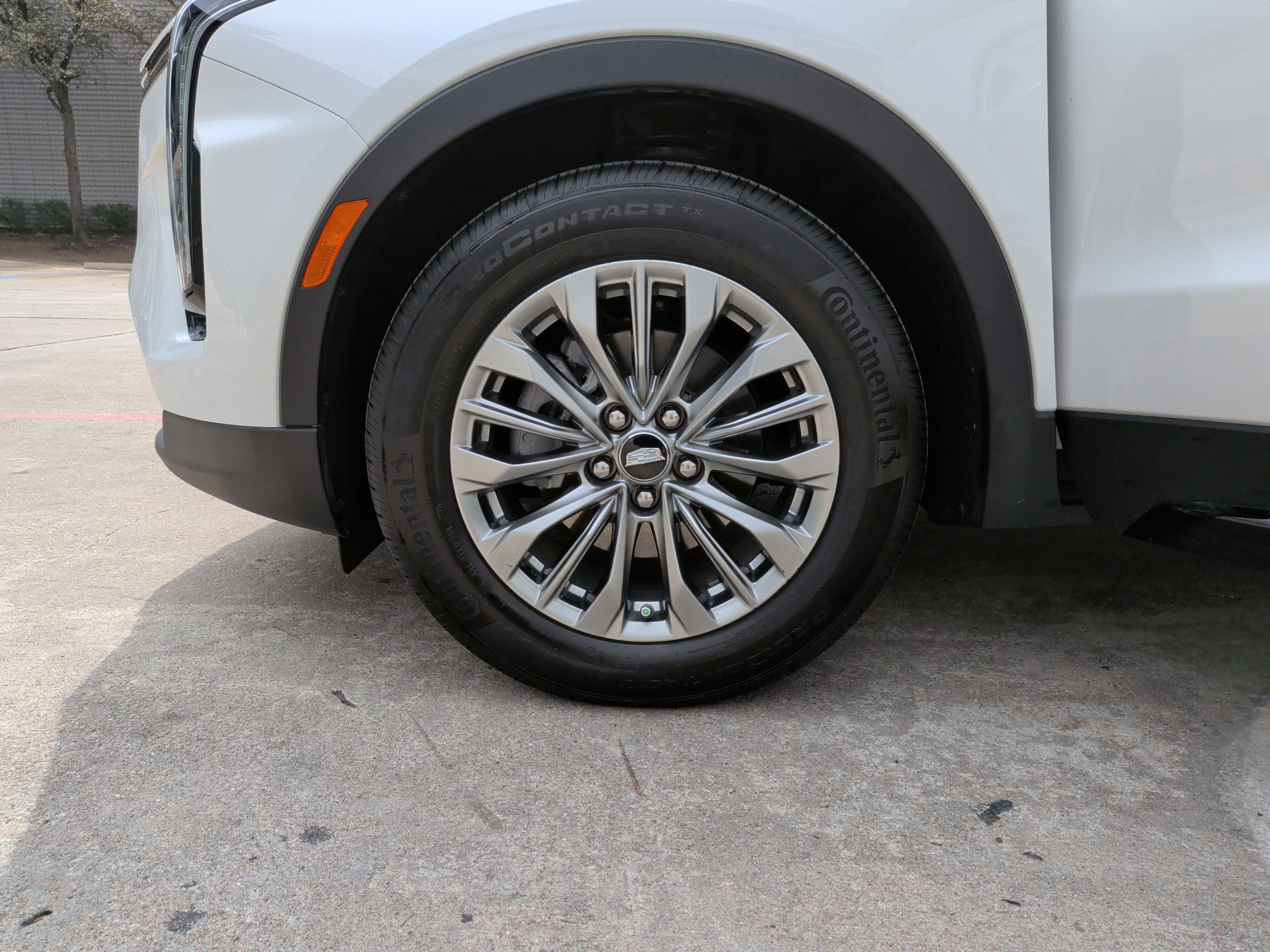 Used 2025 Cadillac XT4 Premium Luxury image 13