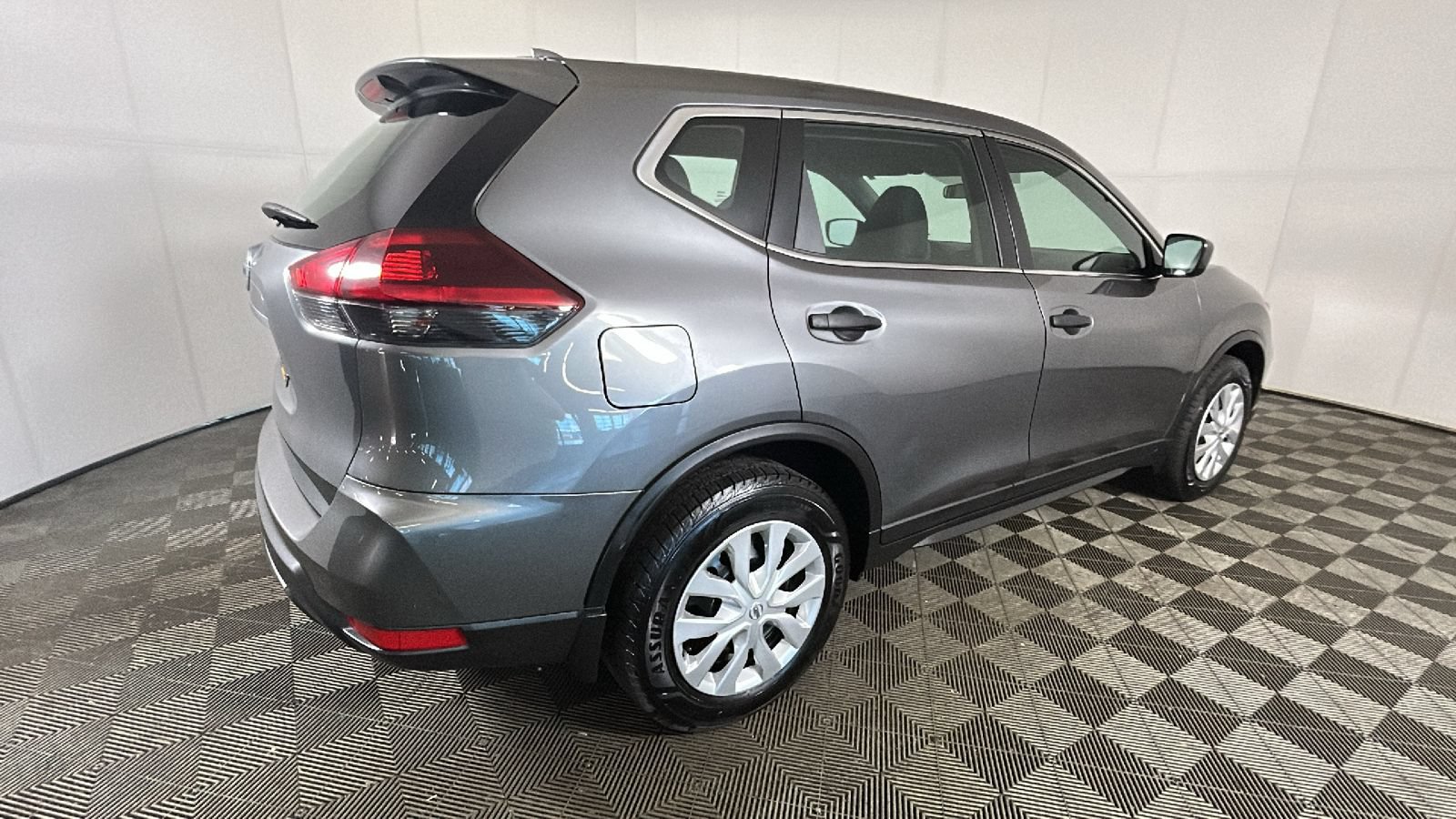 Used 2020 Nissan Rogue S FWD image 3