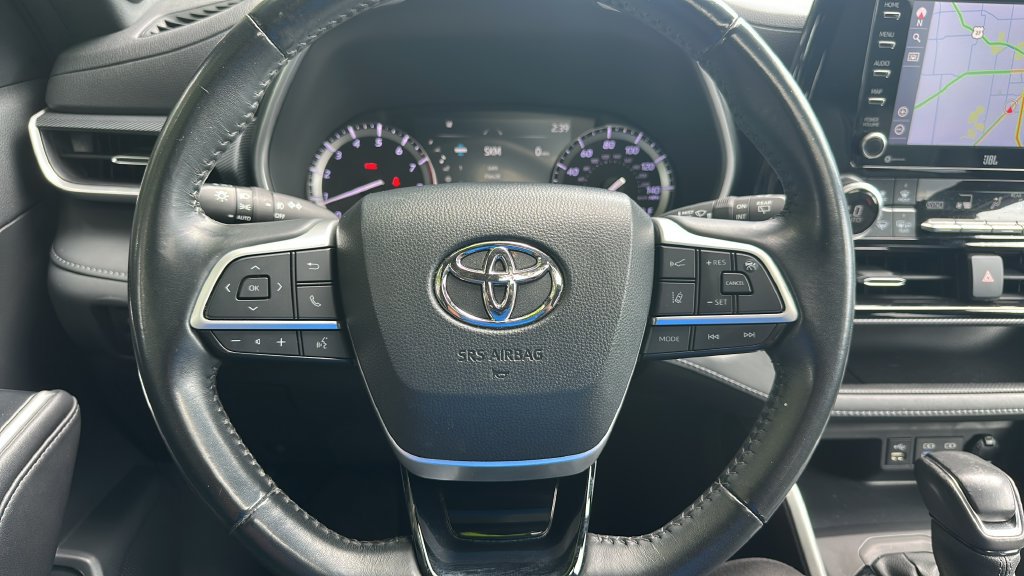 Used 2022 Toyota Highlander XSE FWD image 12
