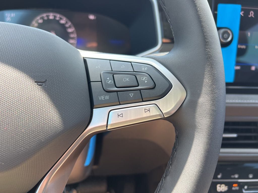 New 2025 Volkswagen Taos SE FWD image 17