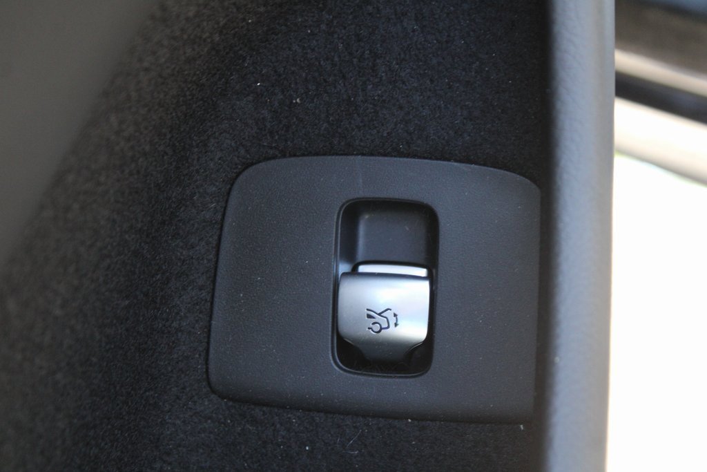 Certified 2025 Mercedes-Benz E 350 4MATIC Sedan image 21