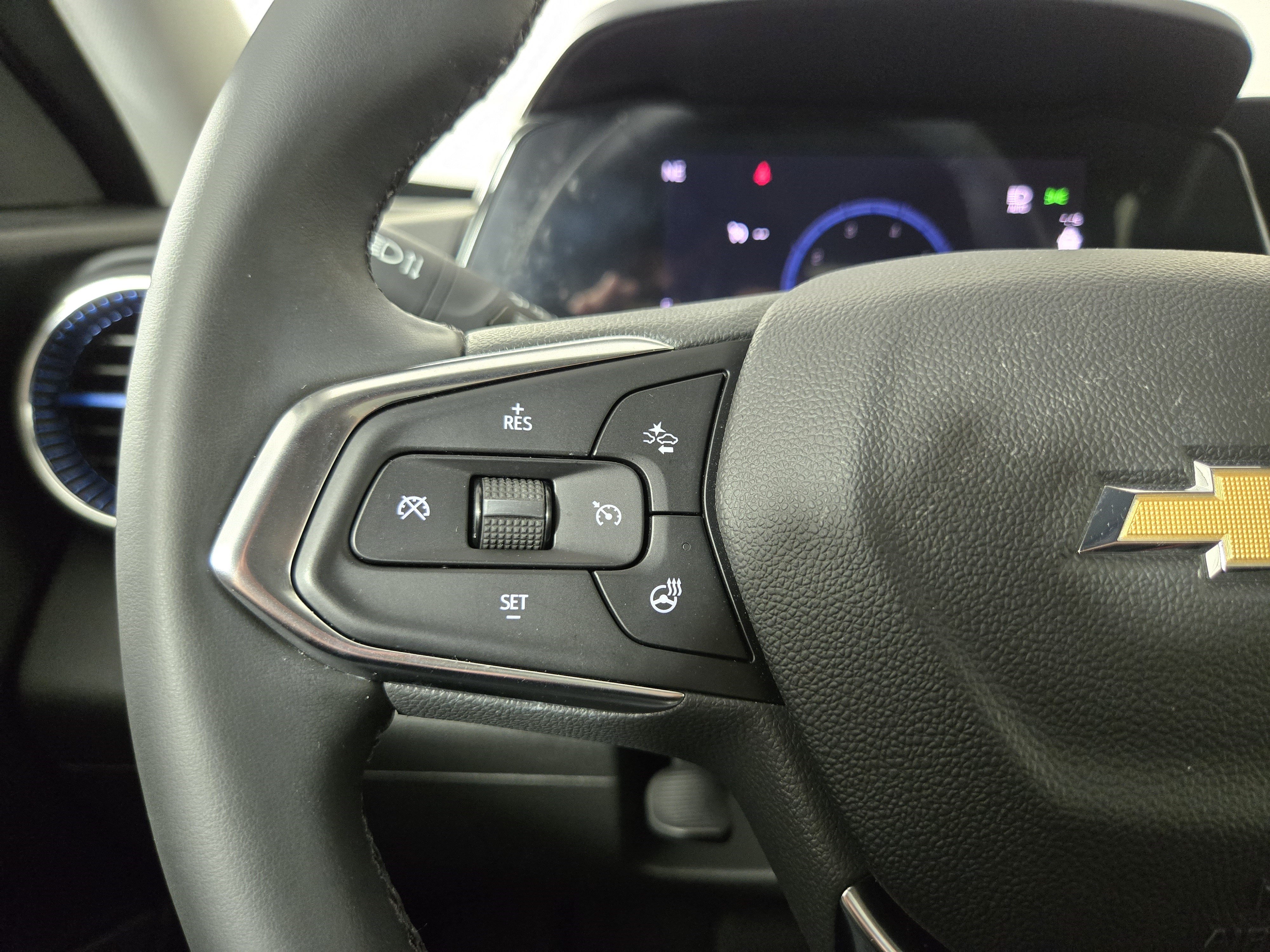 Certified 2025 Chevrolet Trax LT w/ LT Convenience Package FWD image 15