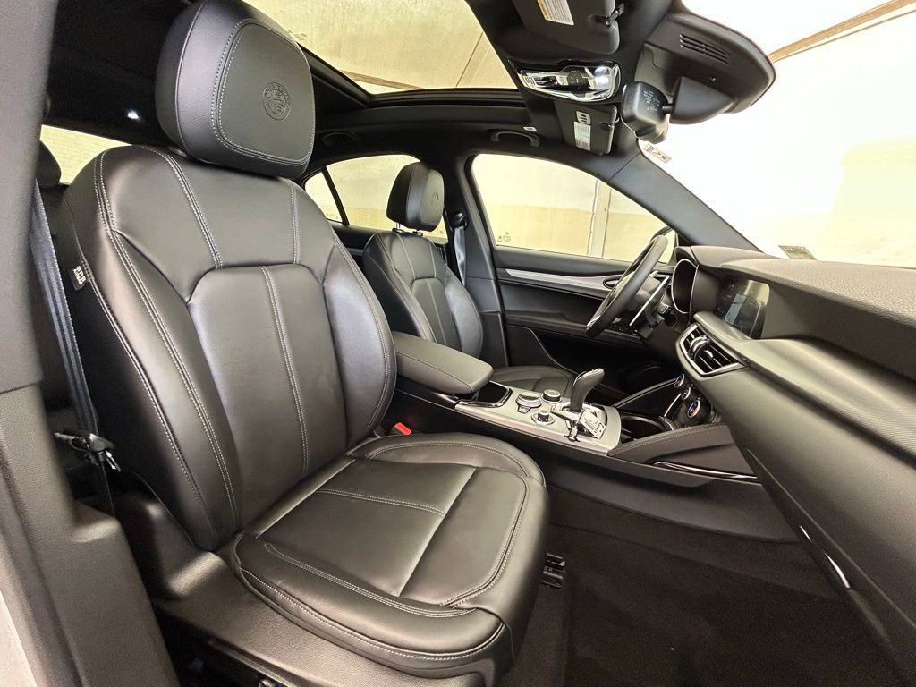 New 2025 Alfa Romeo Stelvio Sprint w/ Convenience Package image 10