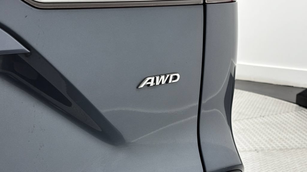 Used 2023 Toyota Corolla Cross L AWD/4WD image 9
