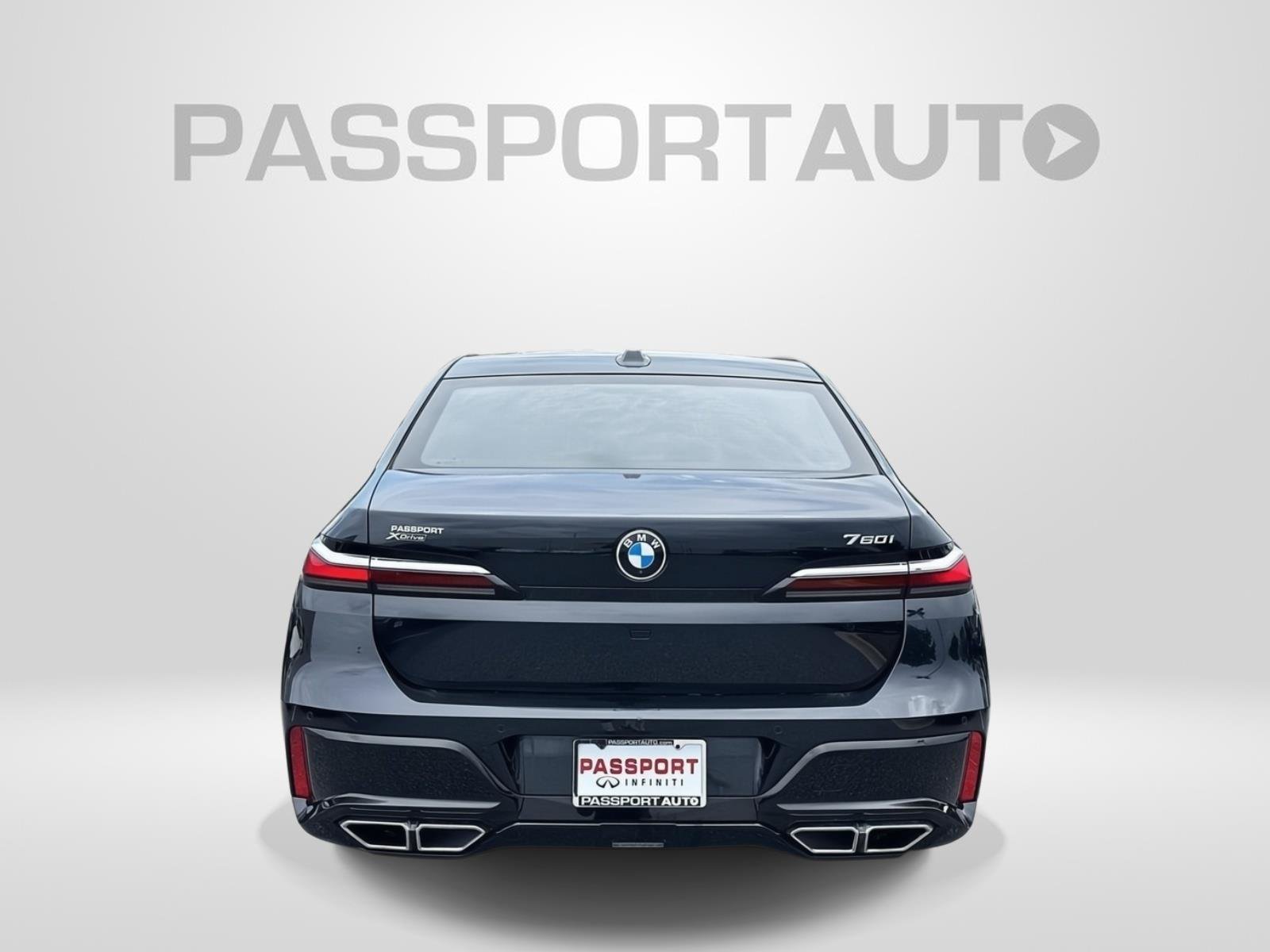 Used 2023 BMW 760i xDrive w/ Parking Assistance Package AWD/4WD image 4