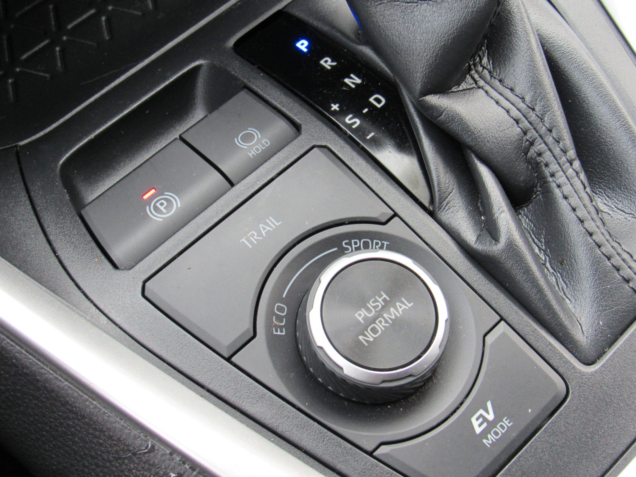 Used 2024 Toyota RAV4 SE image 23