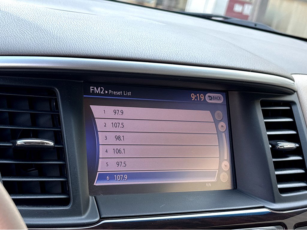 Used 2014 Nissan Pathfinder SL w/ SL Tech Package FWD image 9