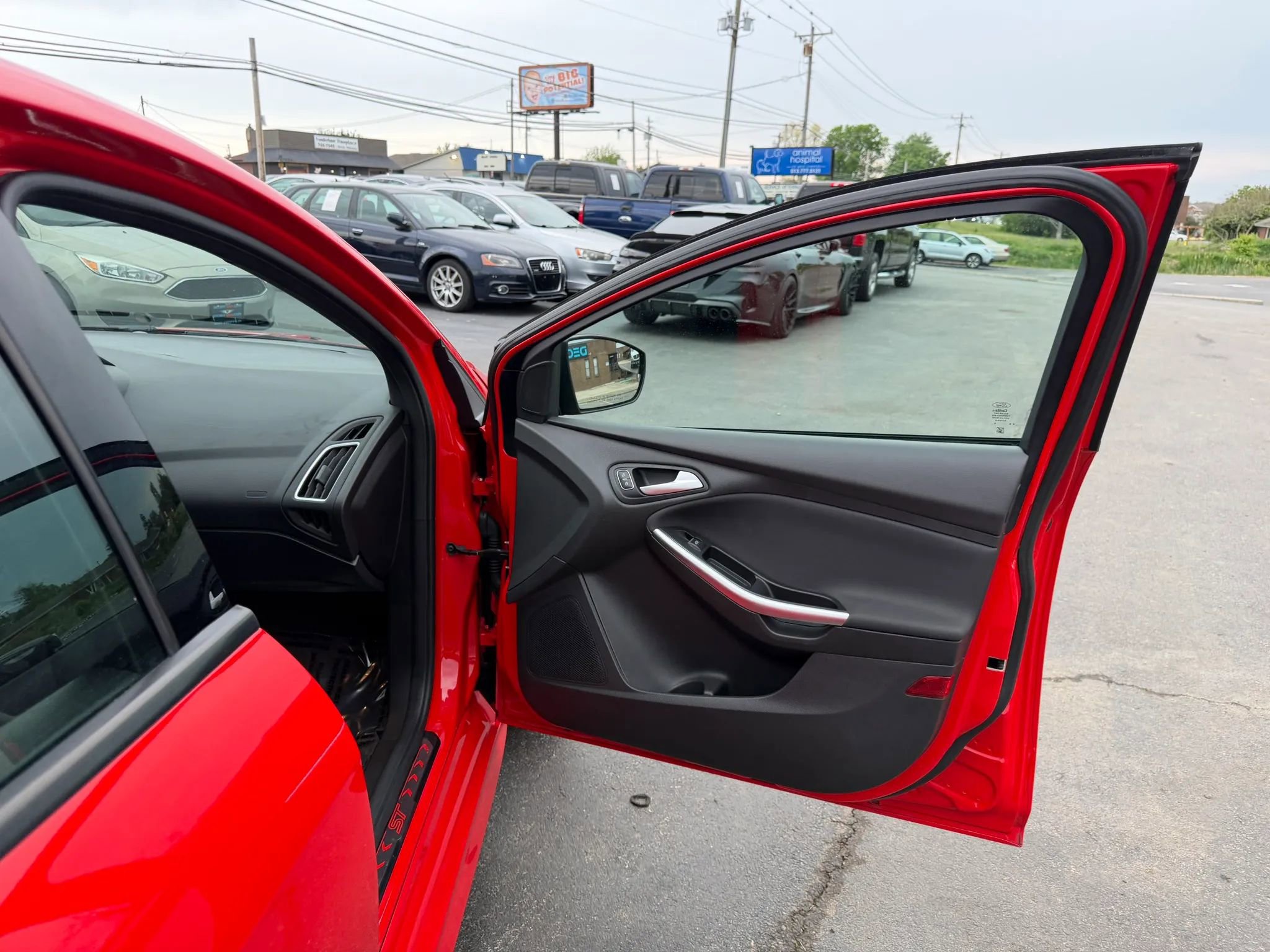 Used 2017 Ford Focus ST FWD image 38