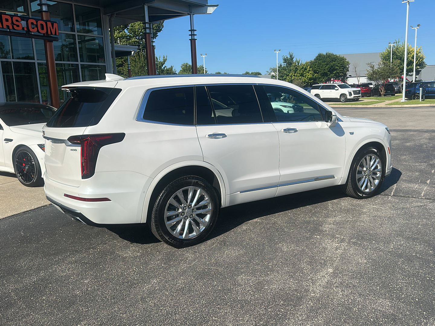 Used 2022 Cadillac XT6 Premium Luxury w/ Technology Package AWD/4WD image 3