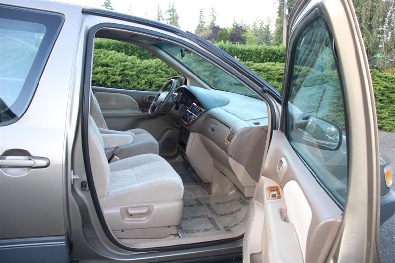 Used 1999 Toyota Sienna CE FWD image 13