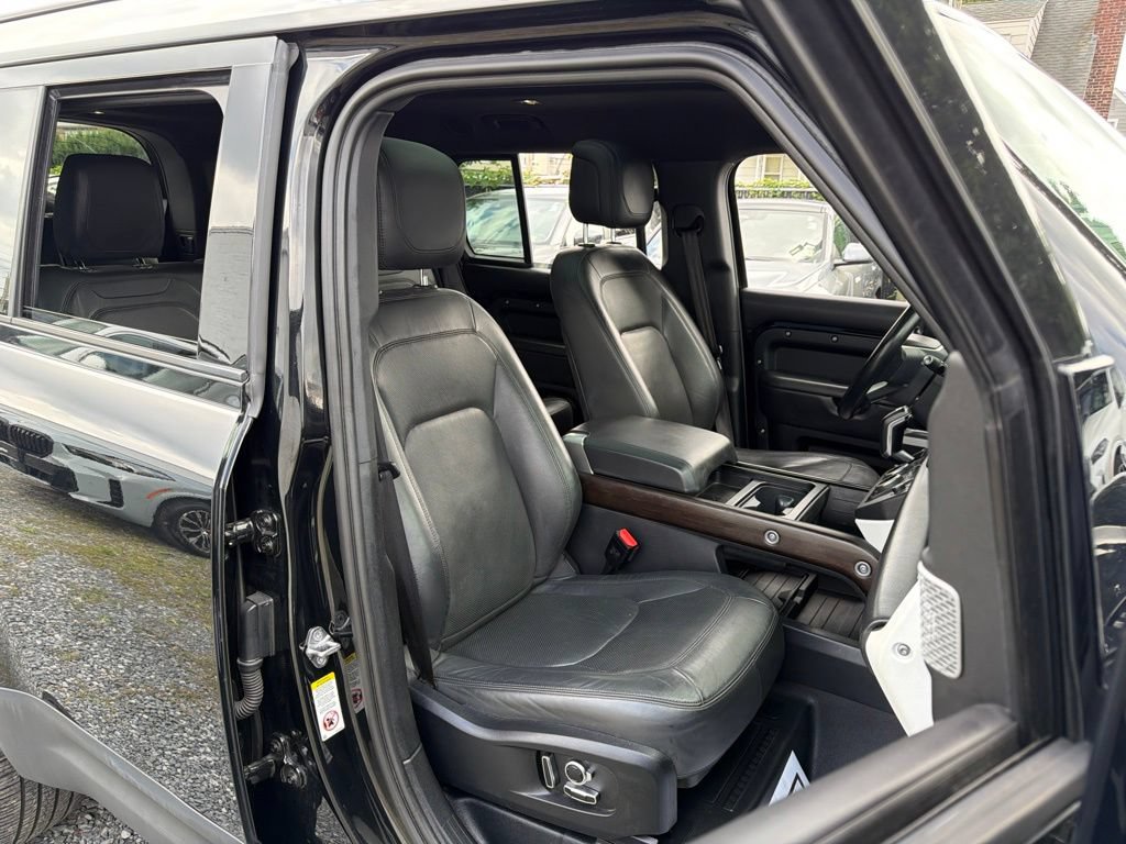 Used 2023 Land Rover Defender 130 SE AWD/4WD image 14