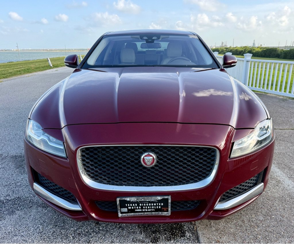 Used 2016 Jaguar XF Prestige AWD/4WD image 2