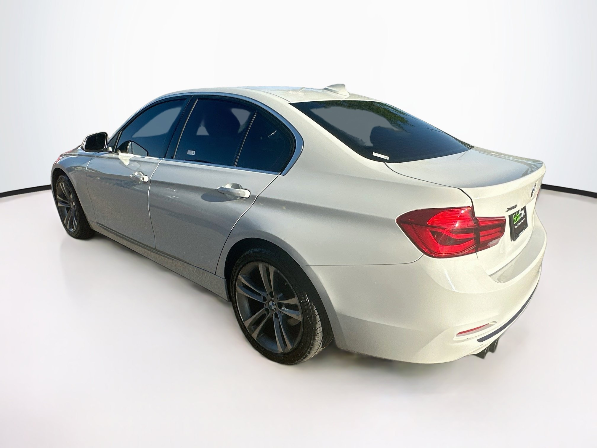 Used 2017 BMW 330i xDrive Sedan AWD/4WD image 5