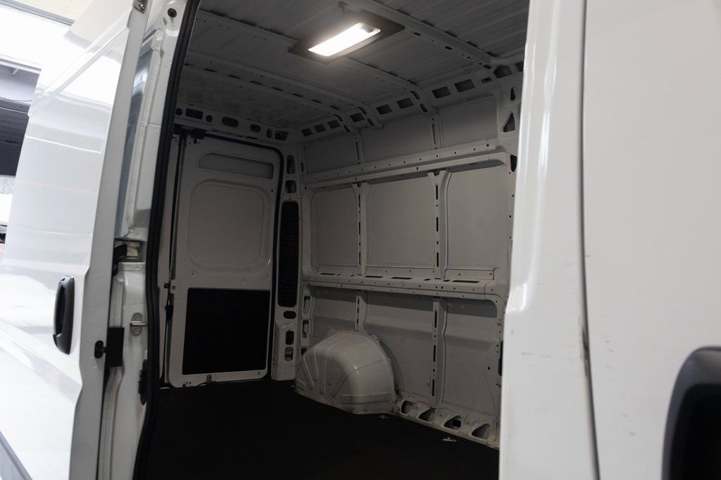 Used 2025 RAM ProMaster 2500 w/ Convenience Group image 18