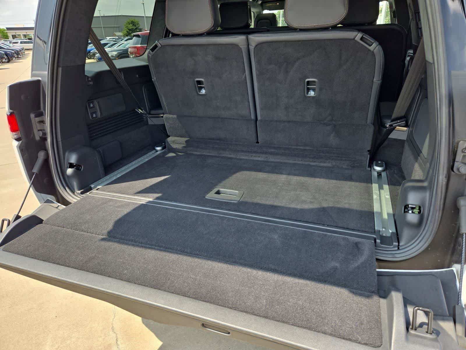 Used 2025 Rivian R1S Premium AWD/4WD image 33