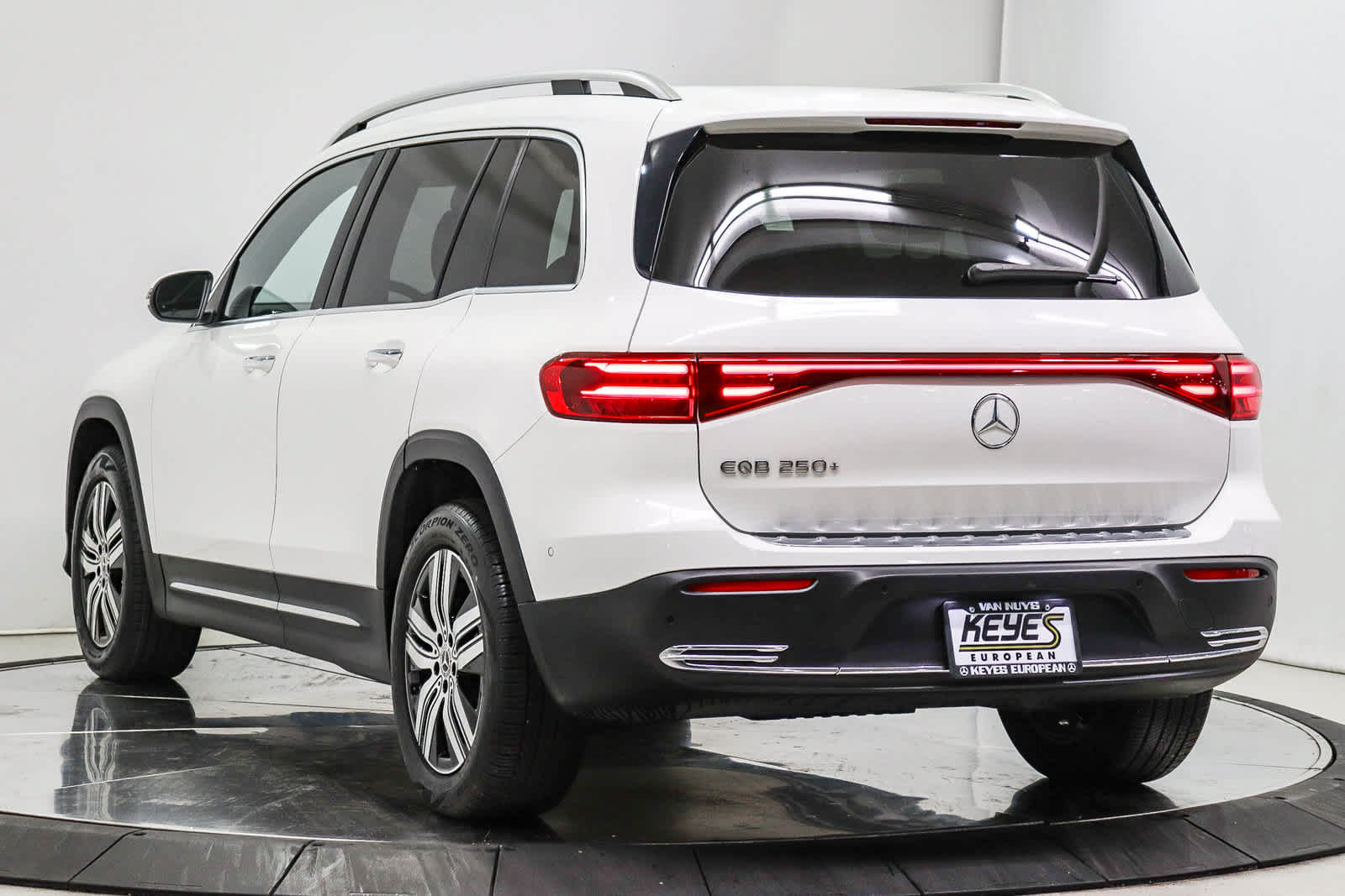 Used 2024 Mercedes-Benz EQB 250+ image 4