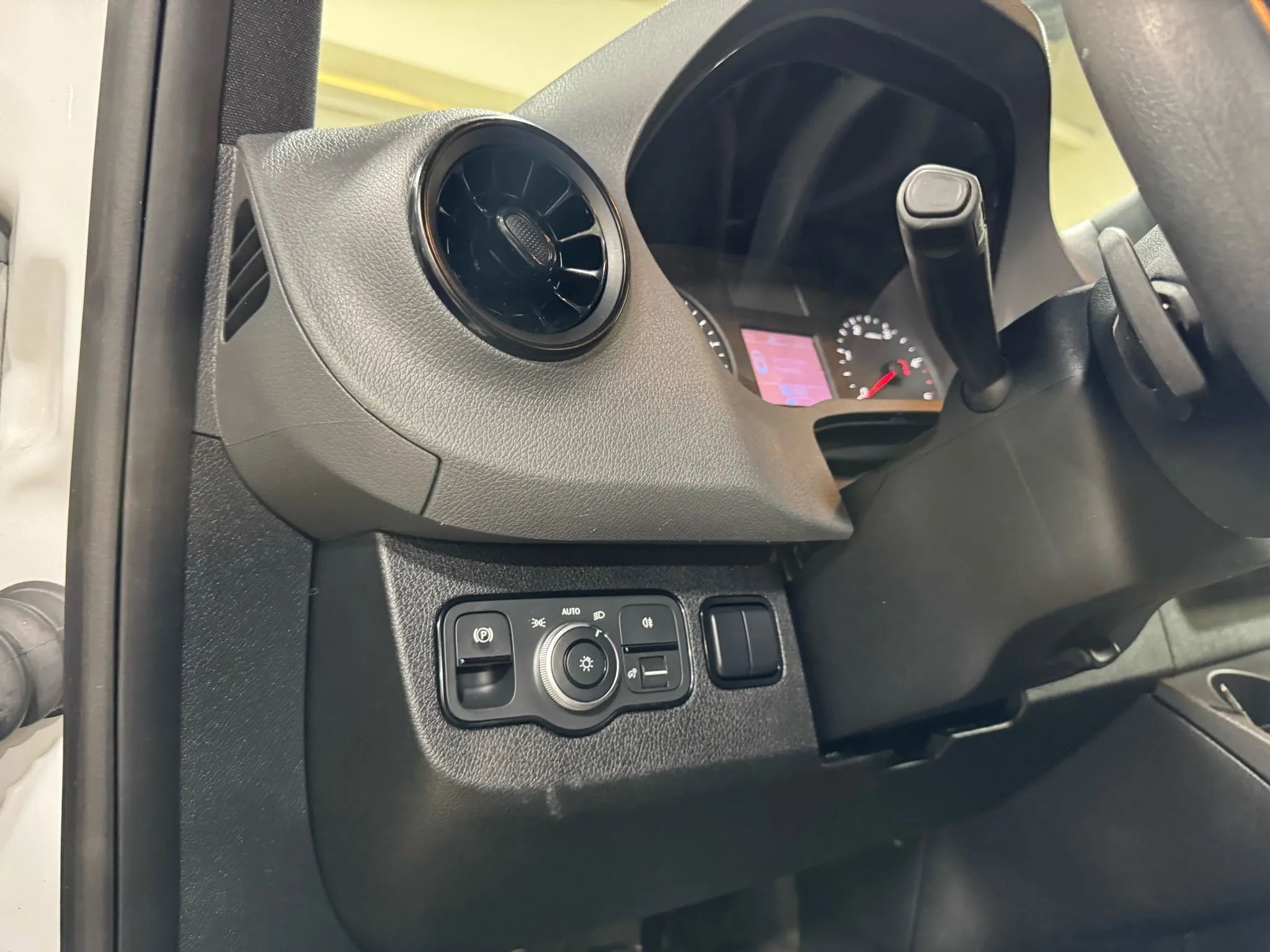 Used 2020 Mercedes-Benz Sprinter 2500 image 32