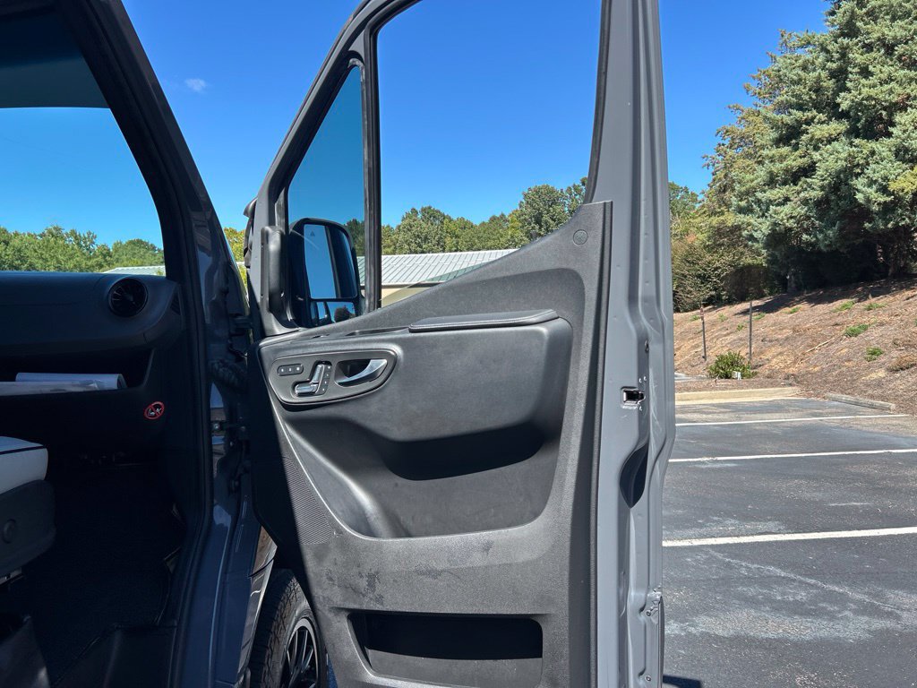 Used 2022 Mercedes-Benz Sprinter 2500 image 89