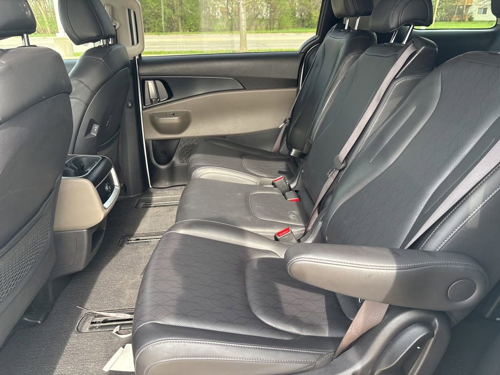 Used 2025 Kia Carnival image 20