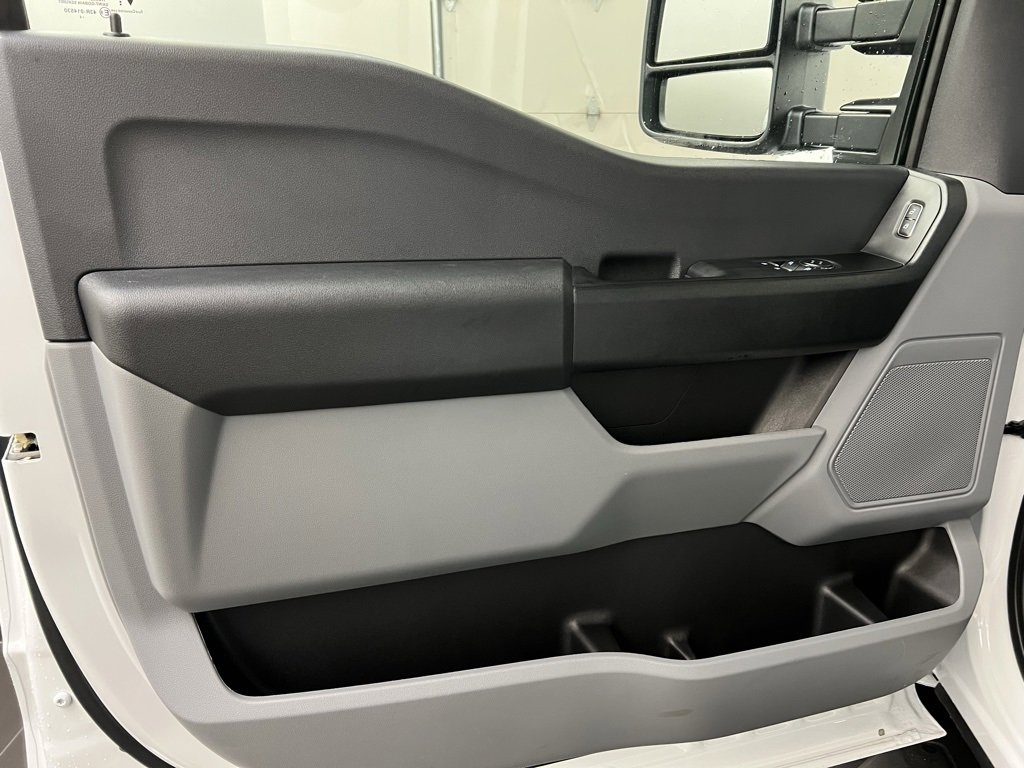 New 2026 Ford F350 XL w/ XL Chrome Package image 22
