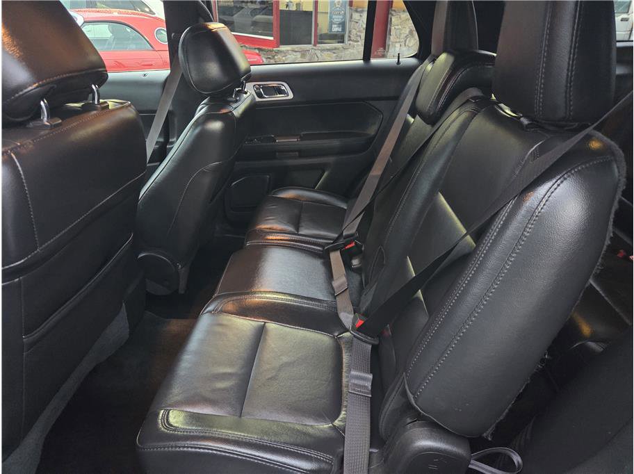 Used 2015 Ford Explorer XLT w/ Equipment Group 202B image 22