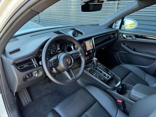 New 2026 Porsche Macan AWD/4WD image 4