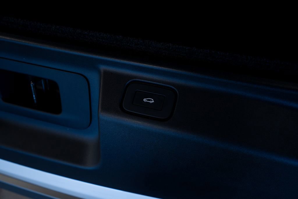 Used 2024 Land Rover Range Rover Long Wheelbase SE image 57