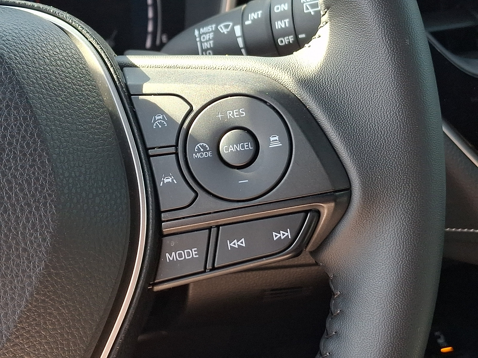 Used 2025 Toyota Corolla XSE FWD image 21