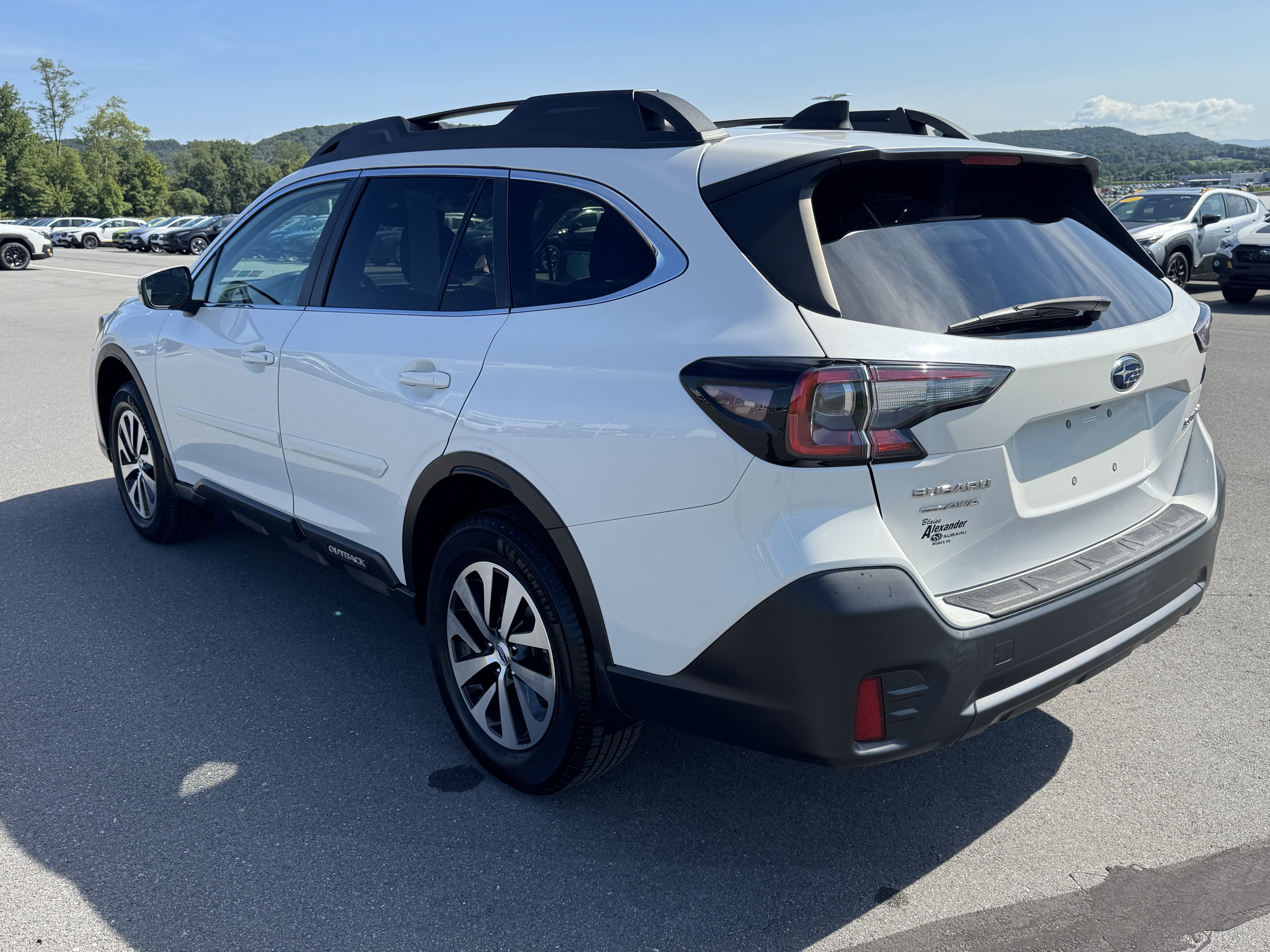 Used 2022 Subaru Outback Premium w/ Popular Package #1 AWD/4WD image 6