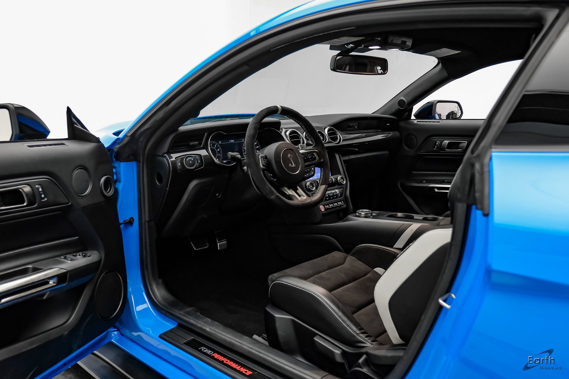Used 2022 Ford Mustang Shelby GT500 w/ Carbon Fiber Track Pack RWD image 44