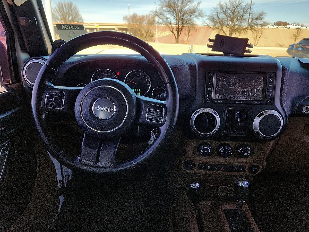 Used 2011 Jeep Wrangler Unlimited Rubicon w/ Connectivity Group image 6