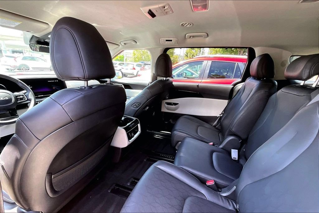 Certified 2024 Kia Carnival SX FWD image 16
