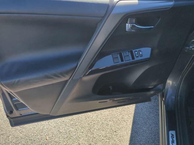 Used 2017 Toyota RAV4 SE image 12
