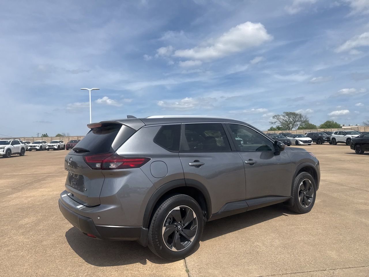 Used 2024 Nissan Rogue SV w/ SV Premium Package image 22