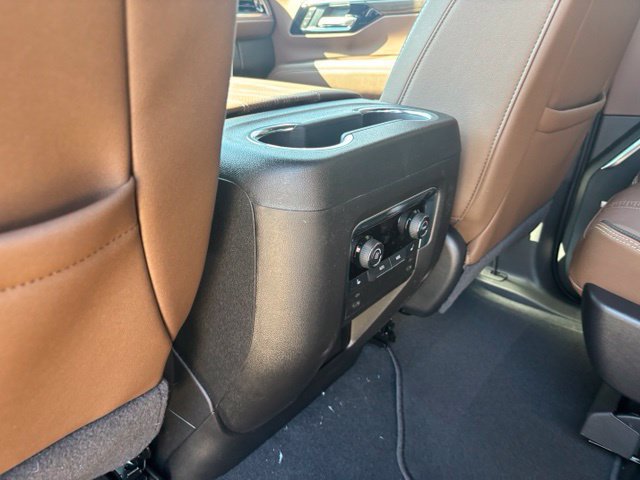 New 2026 Chevrolet Tahoe High Country w/ Sun And Tow Package AWD/4WD image 24