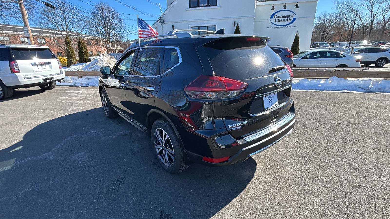 Used 2018 Nissan Rogue SL w/ Premium Package image 5