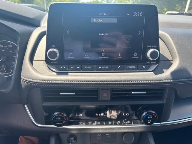 Used 2025 Nissan Rogue SV FWD image 13