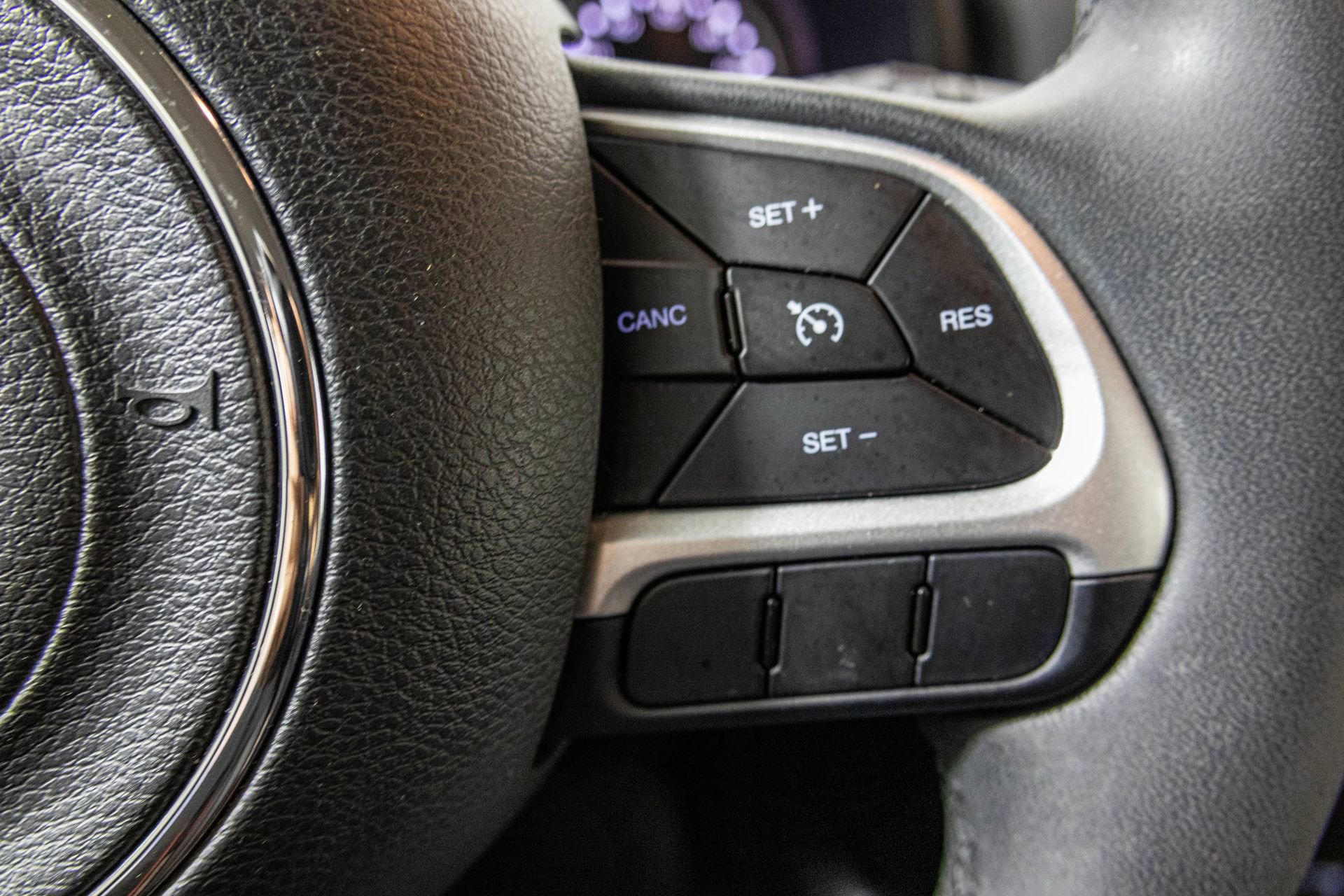 Used 2019 Jeep Renegade Latitude FWD image 28