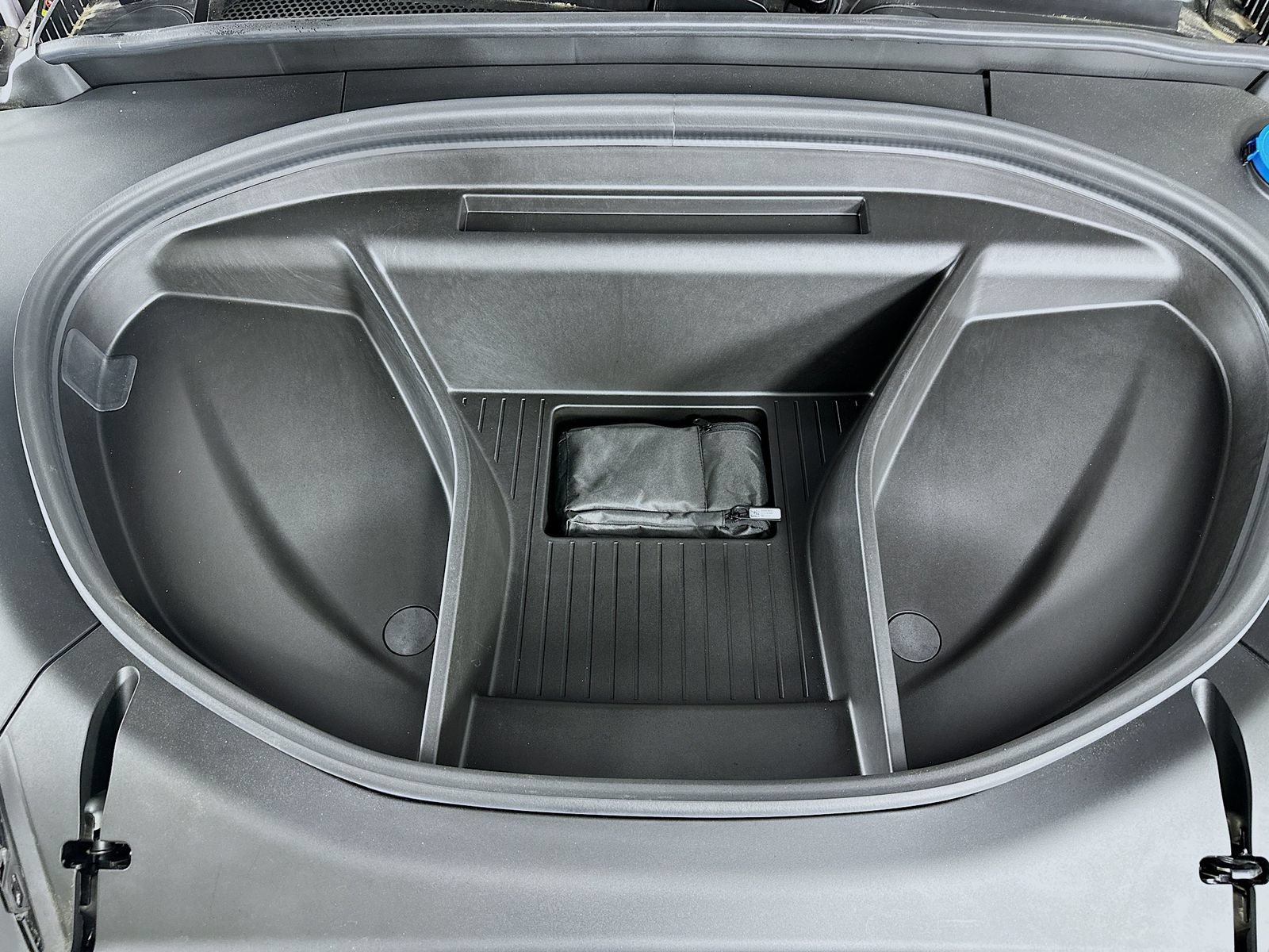 New 2026 Volvo EX90 Plus AWD/4WD image 13
