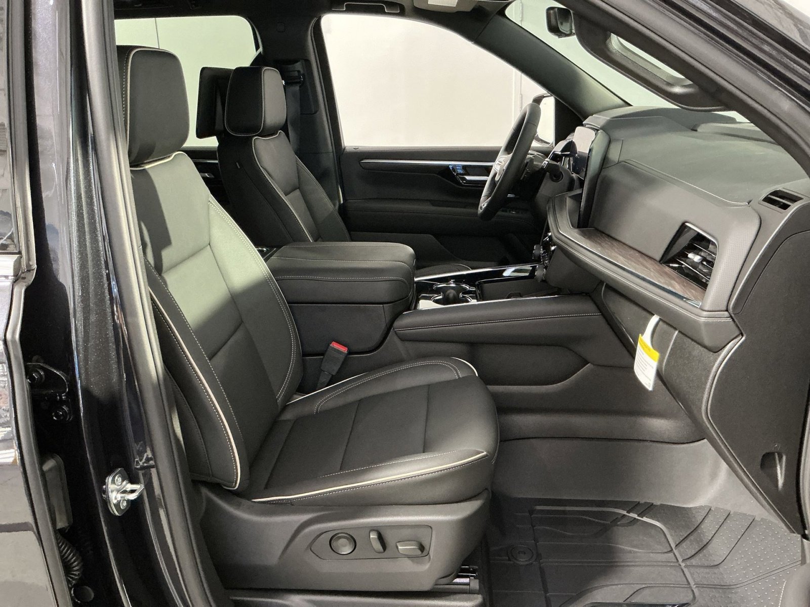 New 2026 Chevrolet Suburban Premier image 35