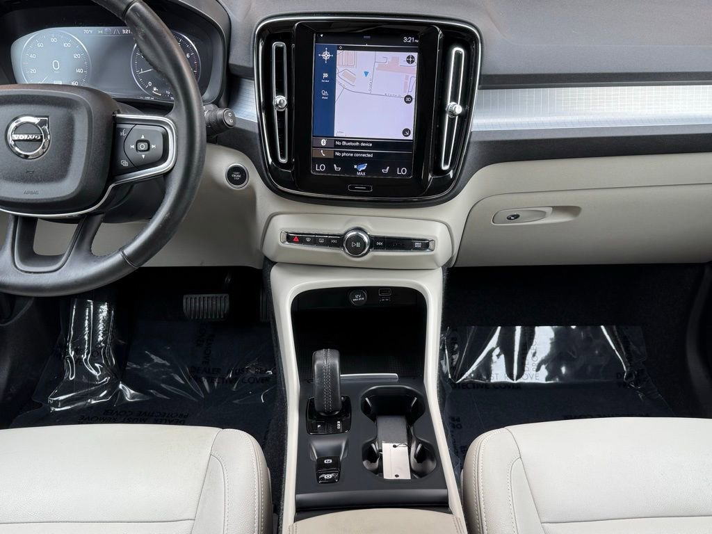 Used 2021 Volvo XC40 T5 Momentum w/ Premium Package image 32