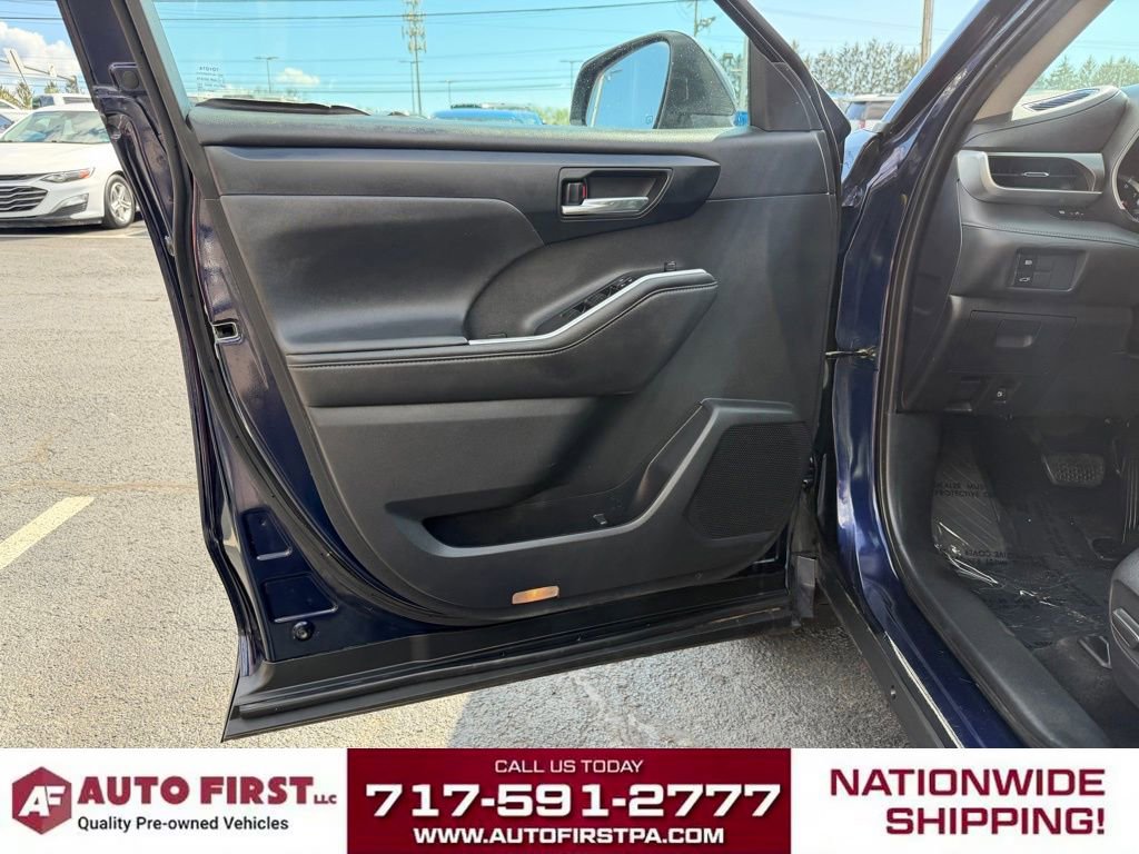 Used 2021 Toyota Highlander XLE AWD/4WD image 9