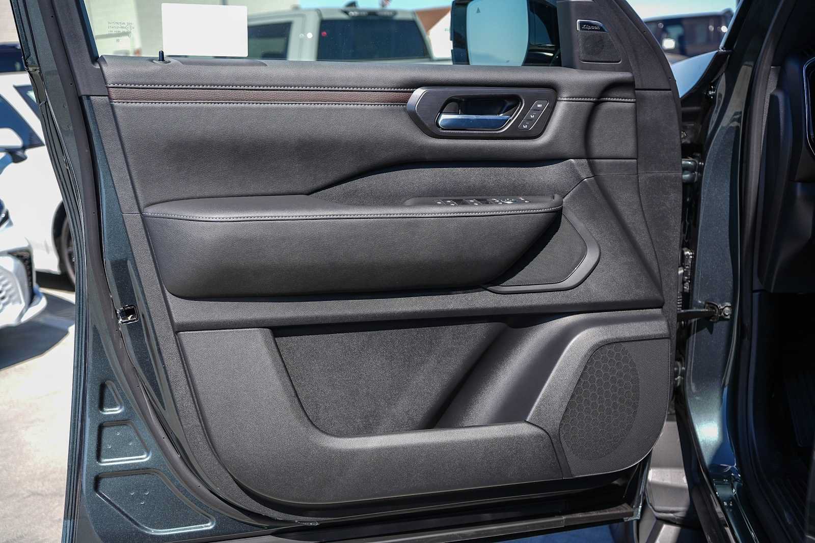 New 2026 Nissan Armada SL w/ Captain's Chari Seat Package AWD/4WD image 25