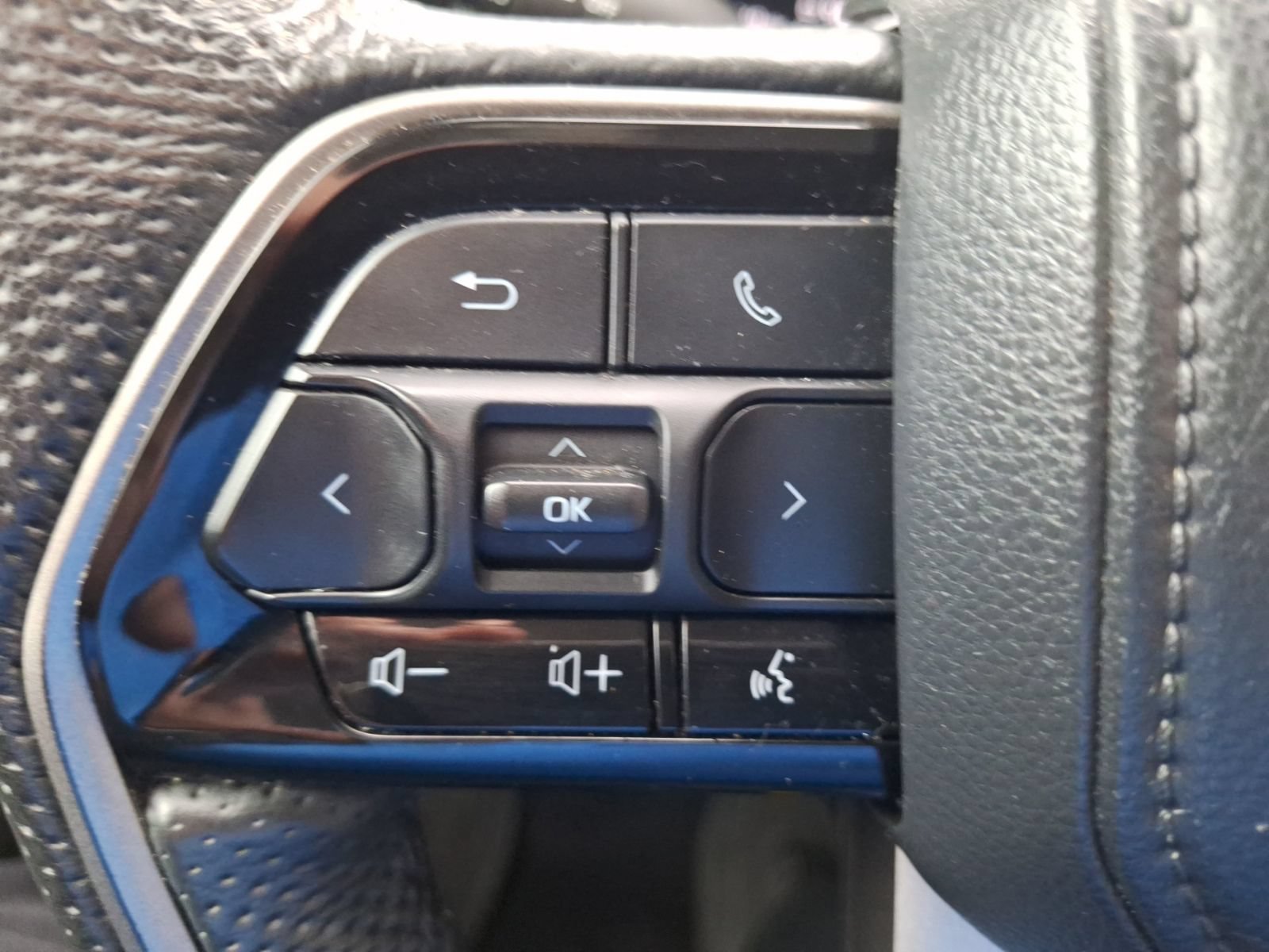 Used 2024 Toyota Tundra Limited AWD/4WD image 19