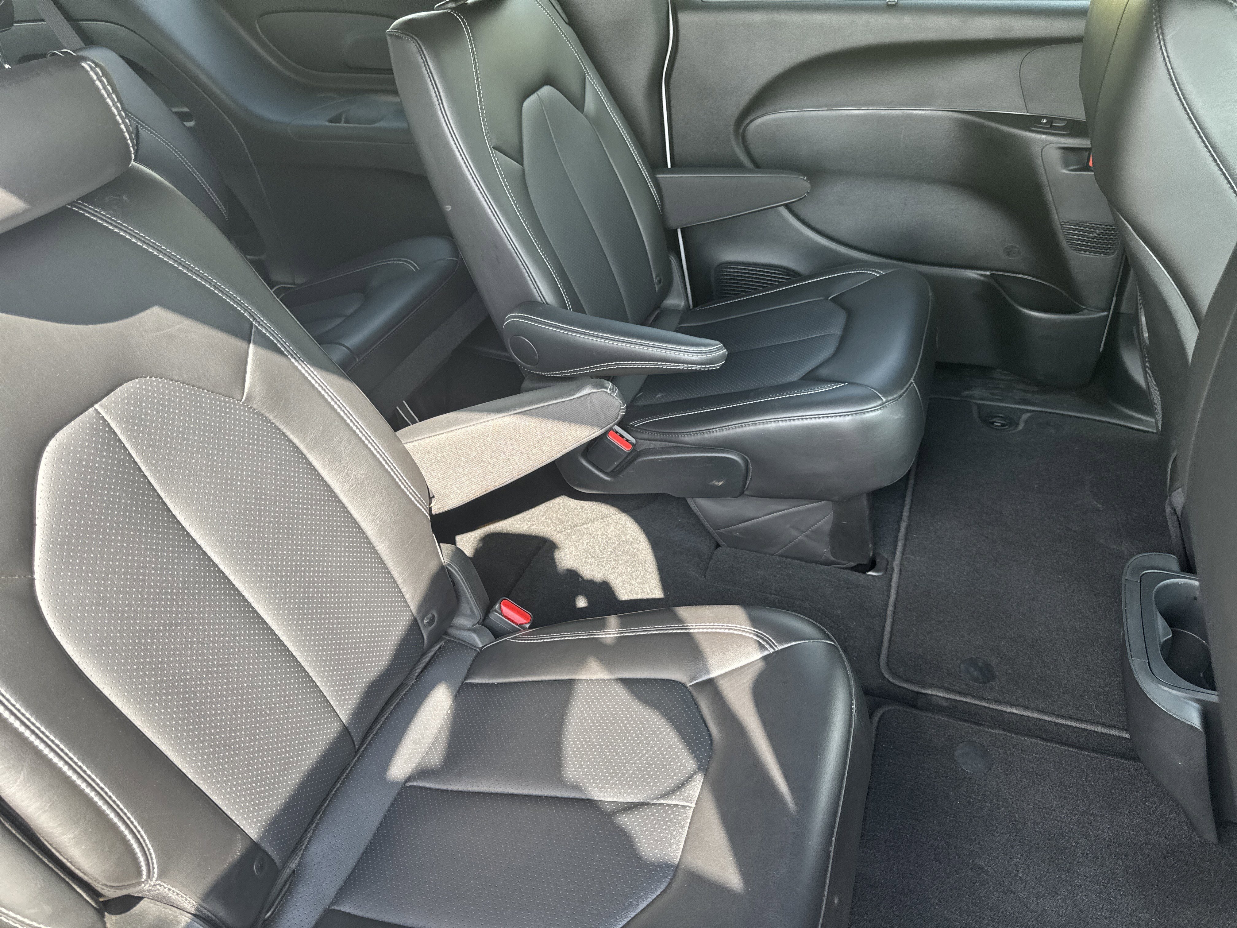 Used 2024 Chrysler Pacifica Touring-L w/ S Appearance Package image 27