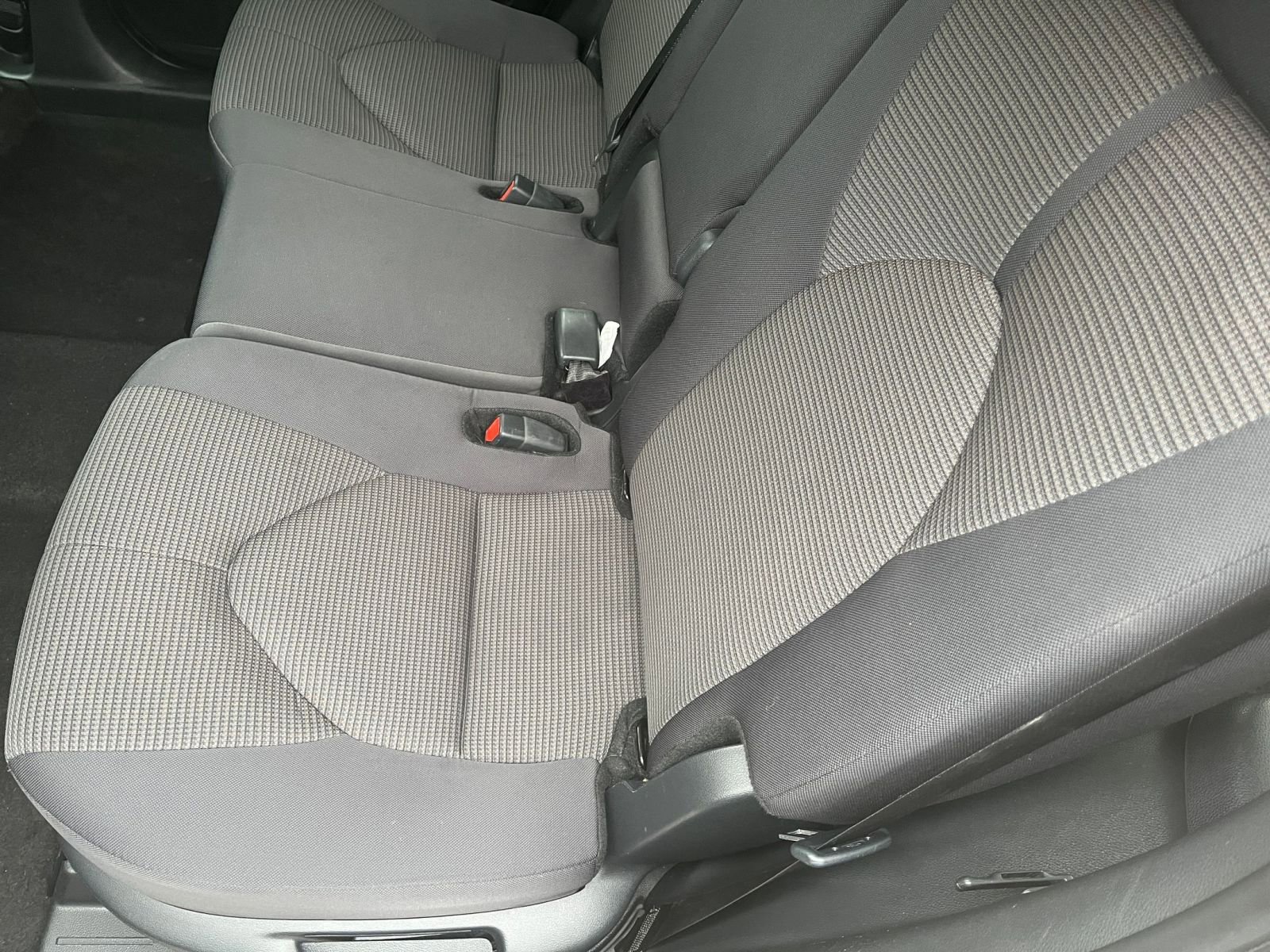 Used 2025 Toyota Highlander LE FWD image 39